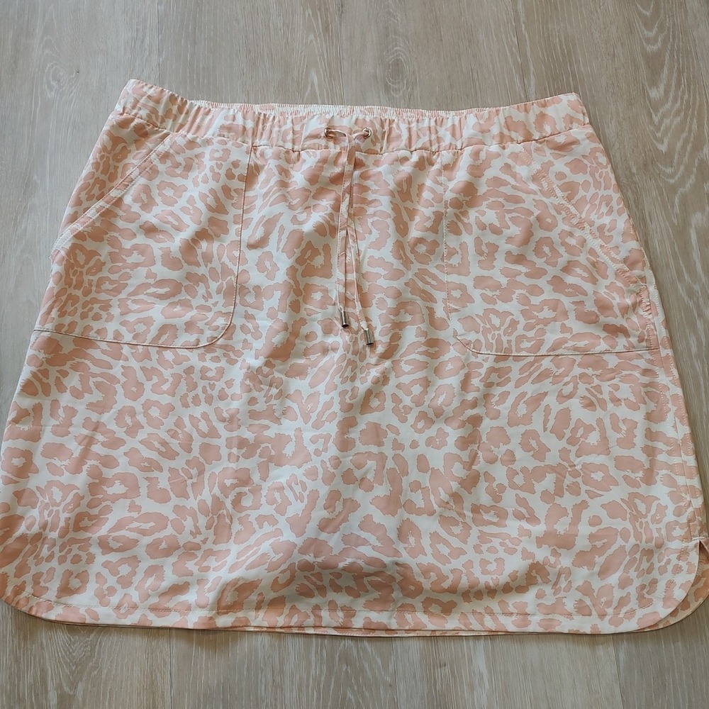 Chico's Zenergy Sz 2 US 12 UPF Peach Cheetah Drawstring Pull On Skort Pockets